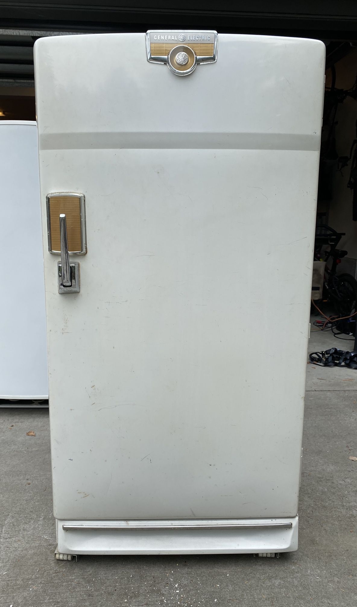 1950s Vintage GE Refrigerator (working)