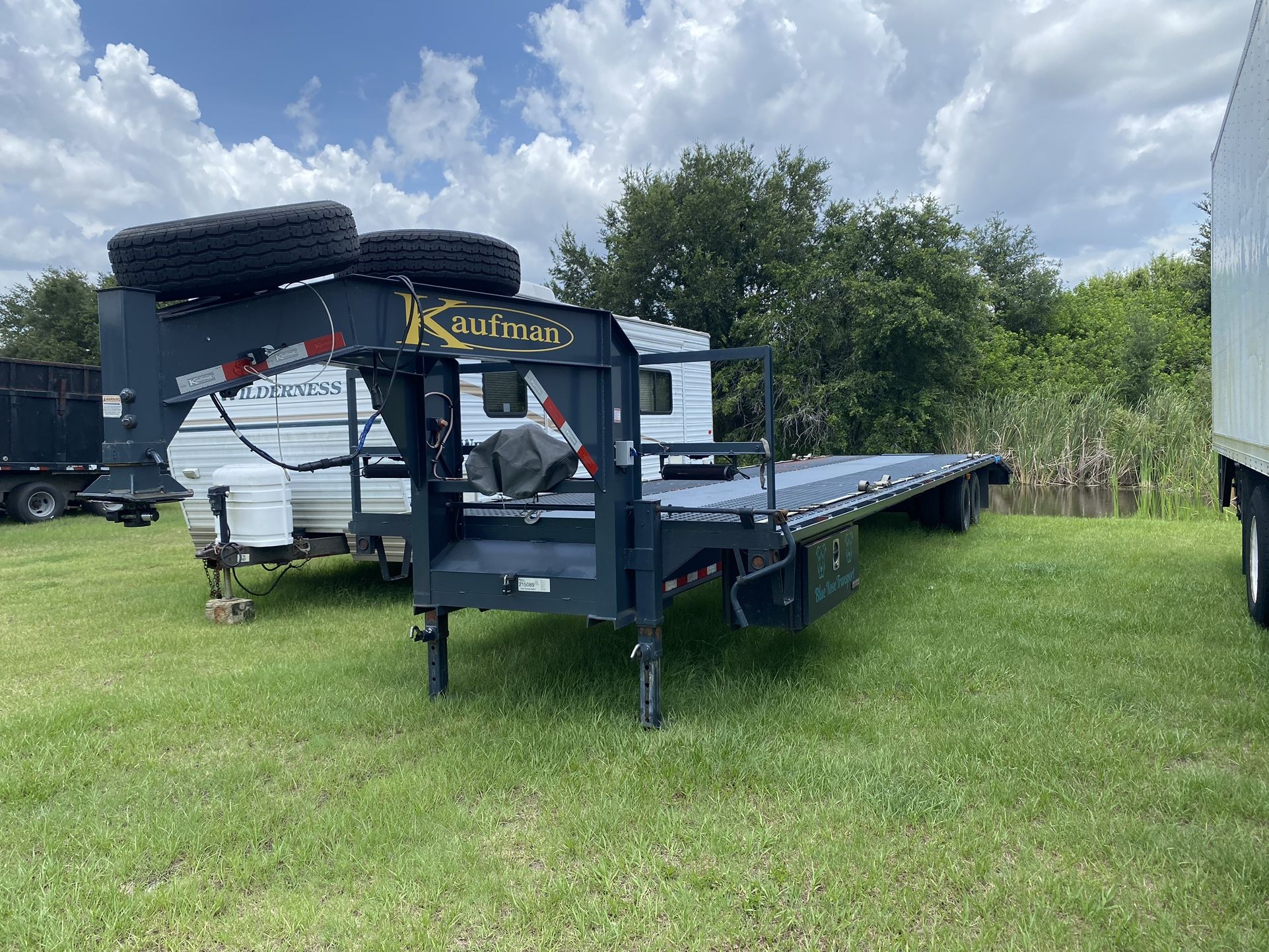 2021 Kaufman Trailer Flatbed 42.5’