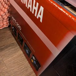 Yamaha Ypt-220 Like New