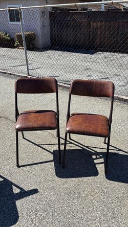 Metal folding padded chair