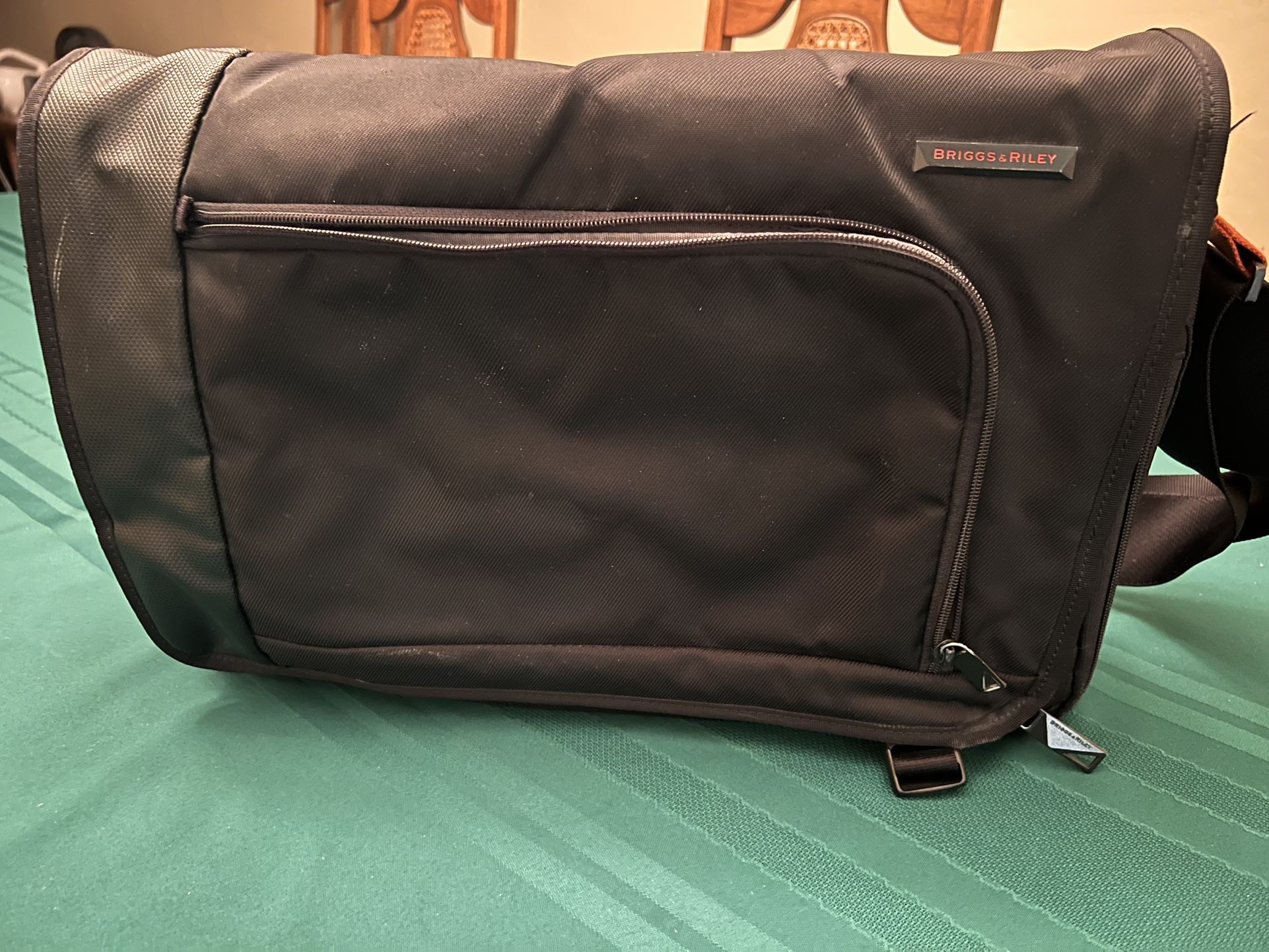 BRIGGS & RILEY Black Travelware Laptop Messenger Bag Black