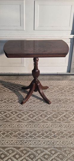 Vintage mah. accent table, end table