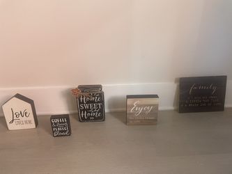 Set Of Fun Farmhouse Wood House Decor