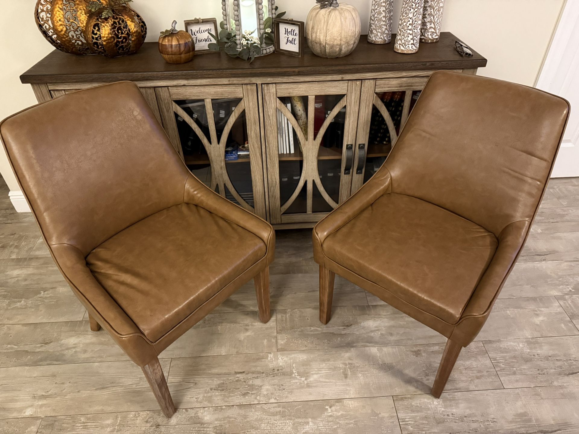 Accent chairs