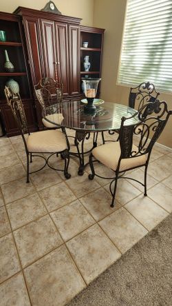 Ashley Furniture Opulence II collection - glass dining table with 4 chairs