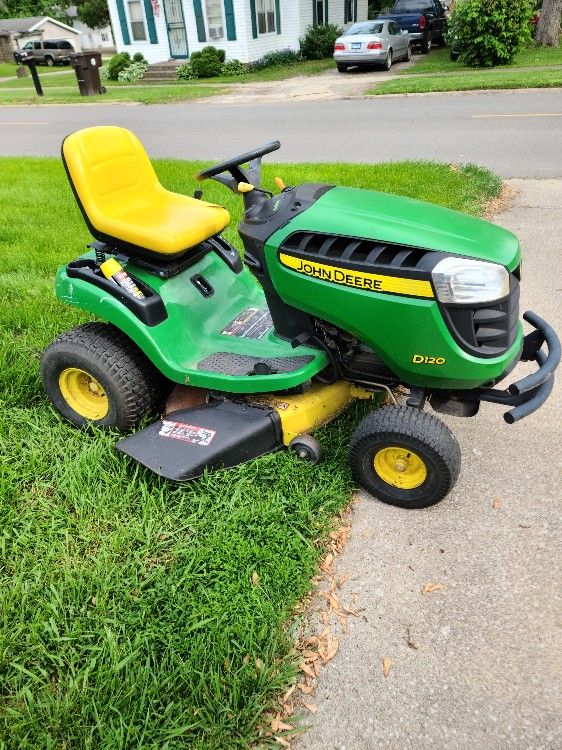 John Deere D120 Riding Mower 21HP 42" Deck