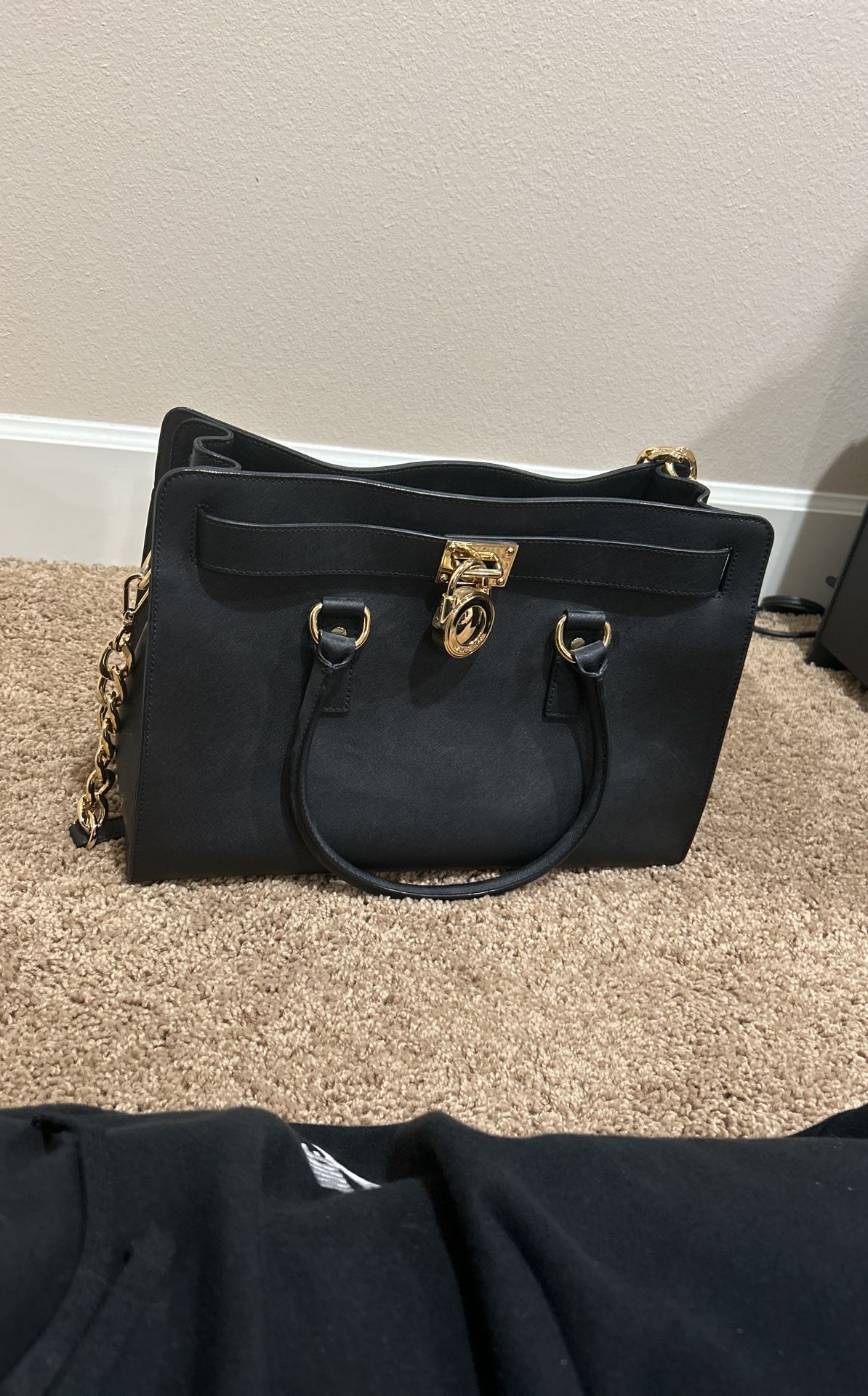 Michael Kors Hamilton With Gold ChainBlack lock bag