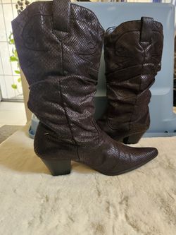 Women's cowboy boots Sz 9