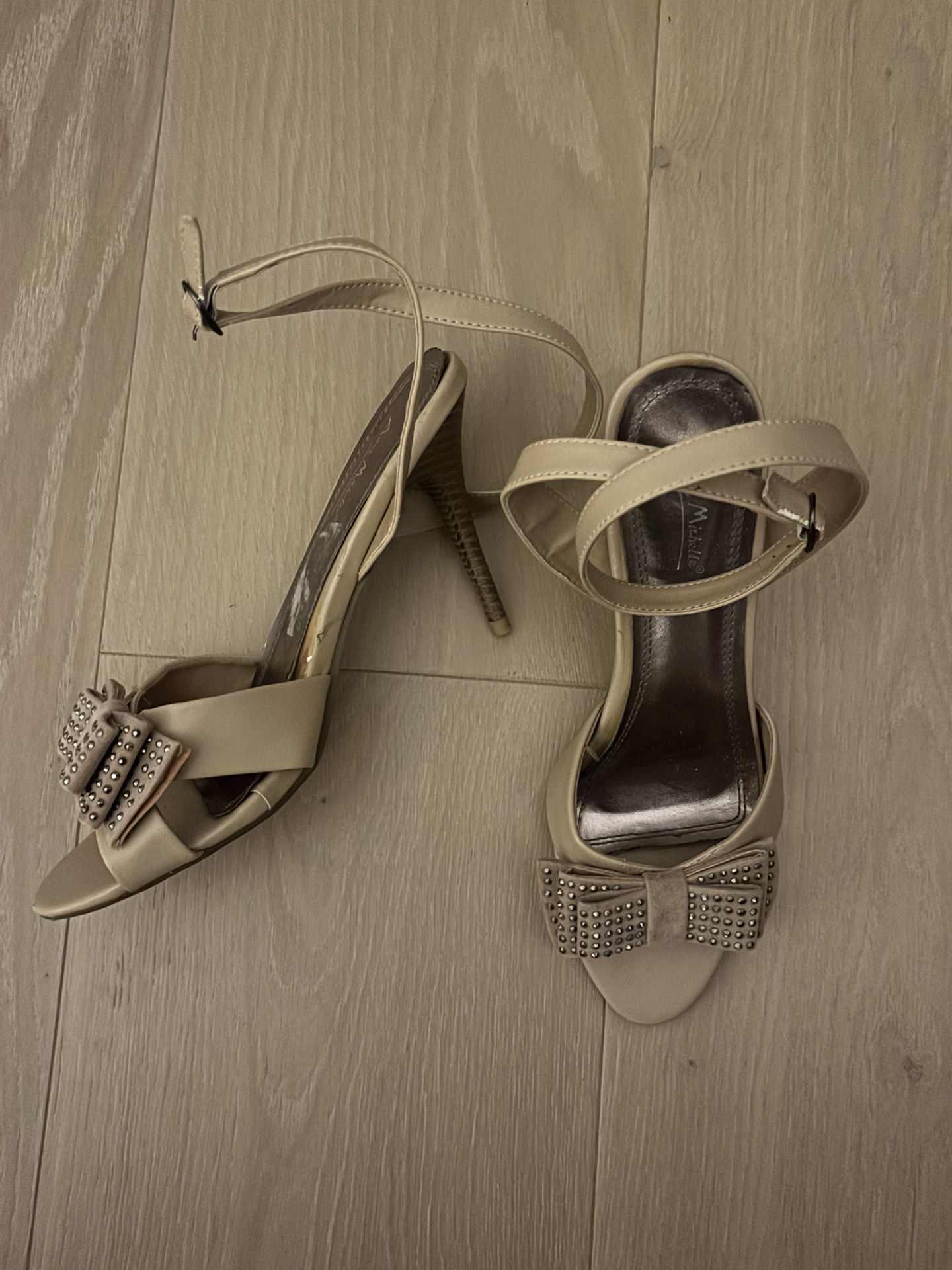 Studded Bow Front, Natural 4” Wood Heel