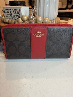 SIGNATURE COACH WALLET