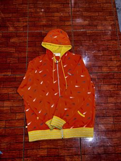 Crazy Y2K rocawear hoodie, excellent condition with rocawear zipper and pin, willing to go lower