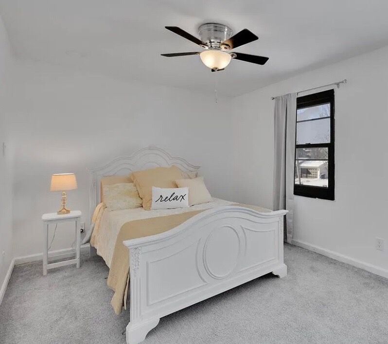 White Wood Full Bed