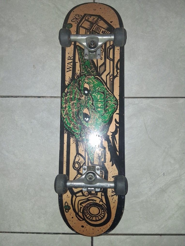 Warstar Skateboard Size 8.5 65$