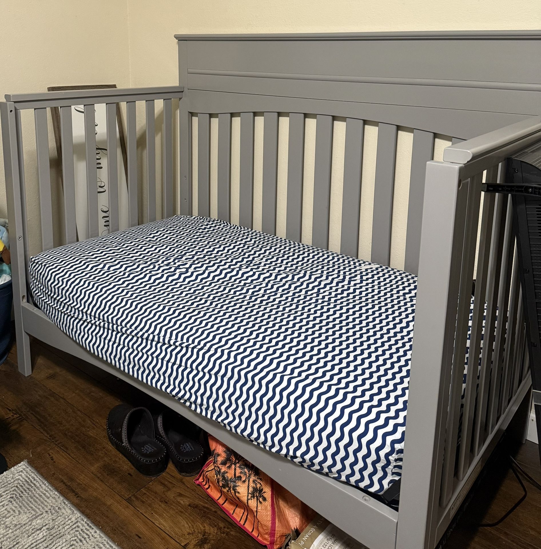 Baby Crib & dresser With Changing Table