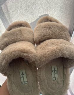 Fluffy slippers