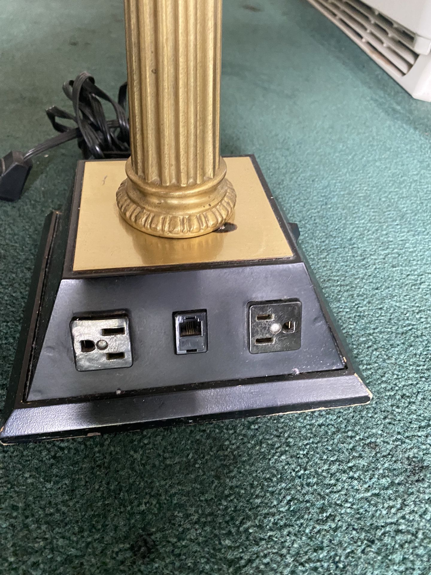 Table Lamp With 2 Electric Outlets 