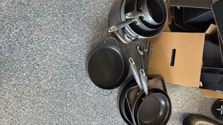 Pots & Pans With Lids 