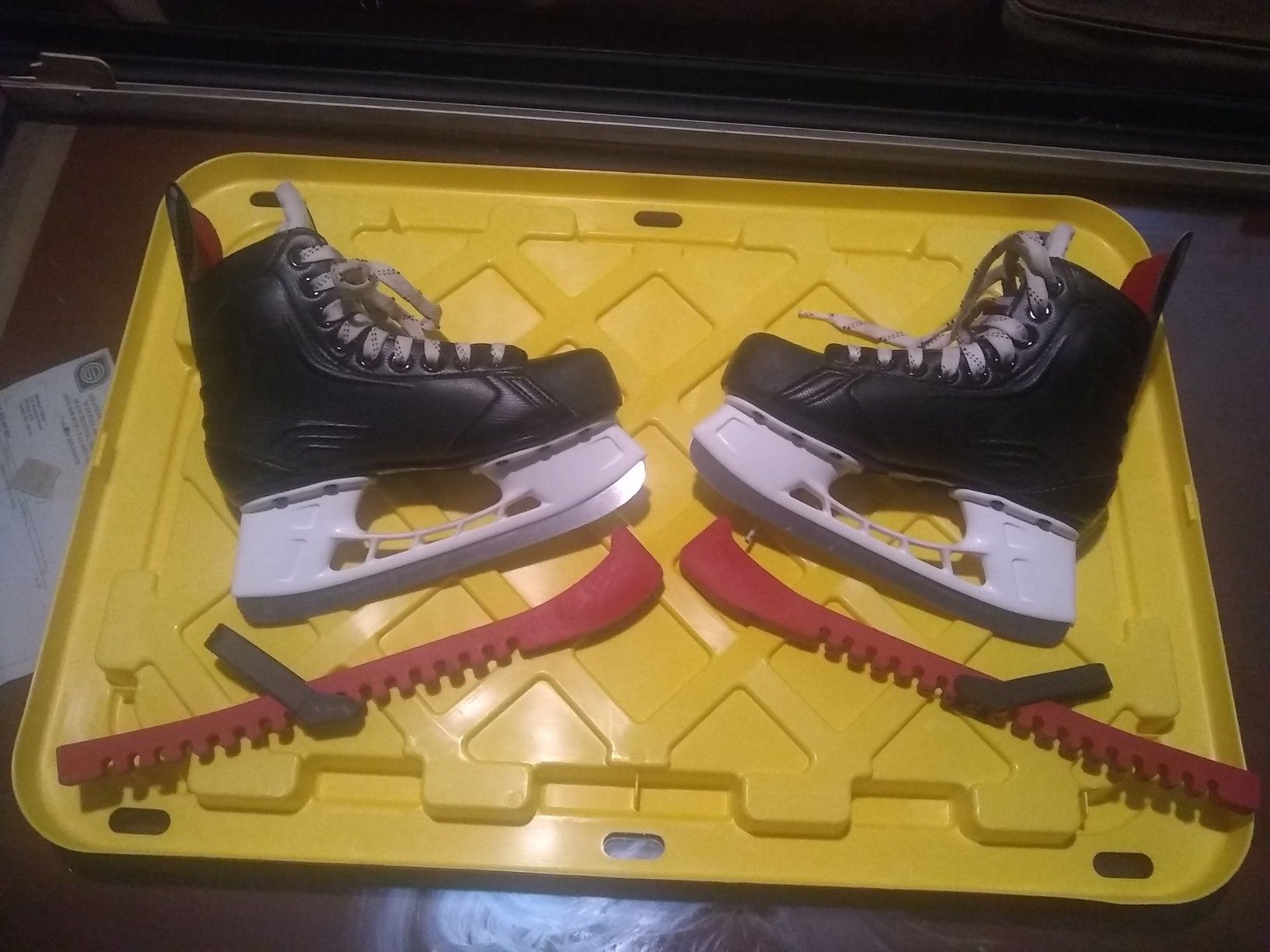 Bauer Hockey Skates BNIB -- Size 5 Supreme One20 Jr