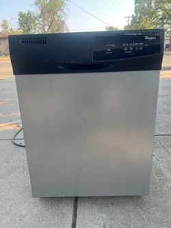 Whirlpool Built-In Dishwasher - Stainless Steel / Black