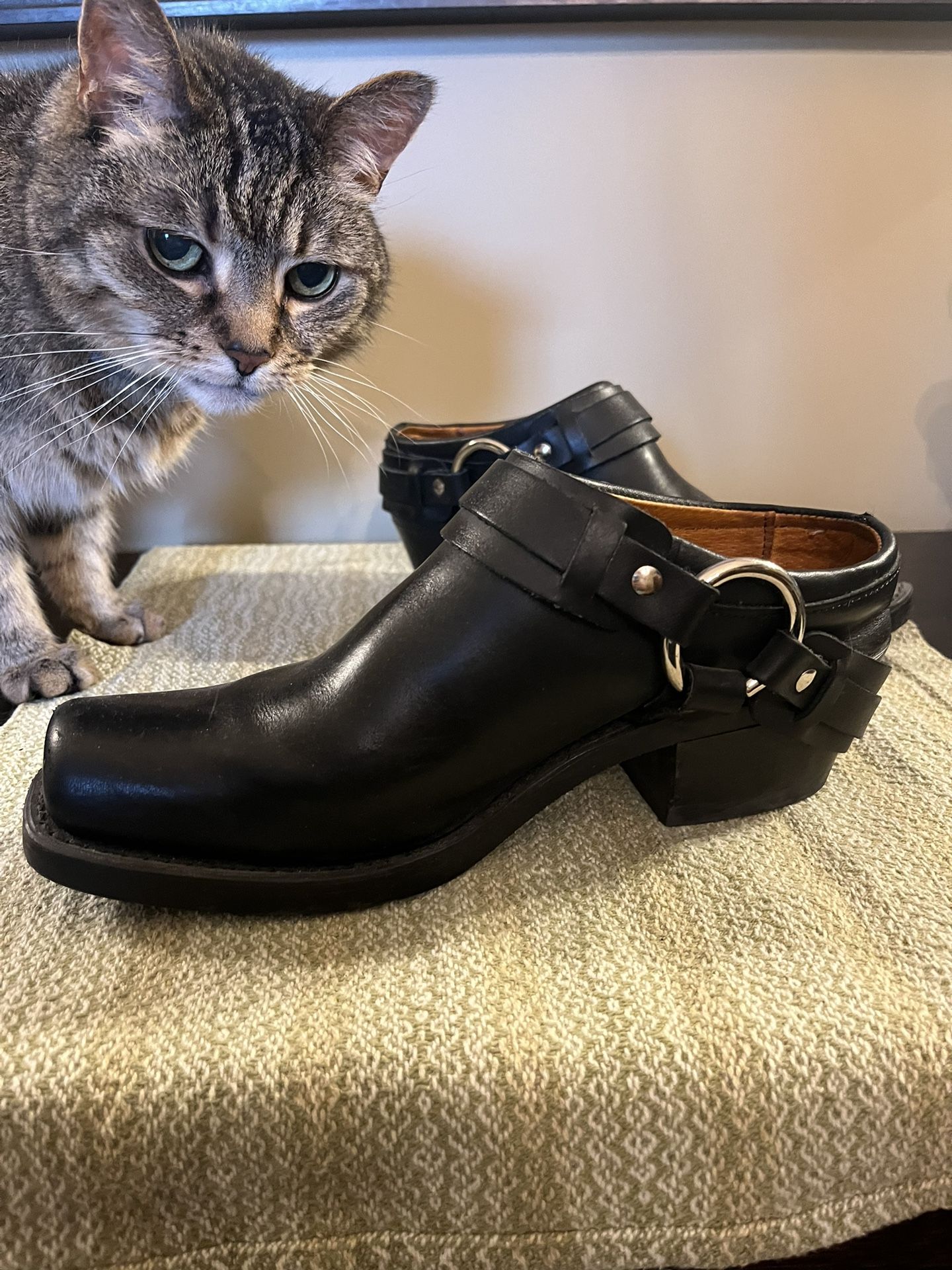 Frye Belted Harness Black Mule Clog 8.5 Women s Great Condition