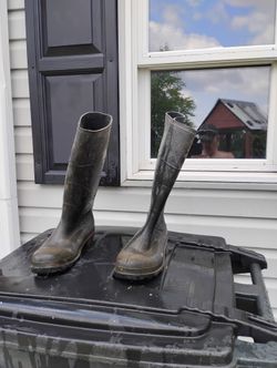 Universal Garden Boots