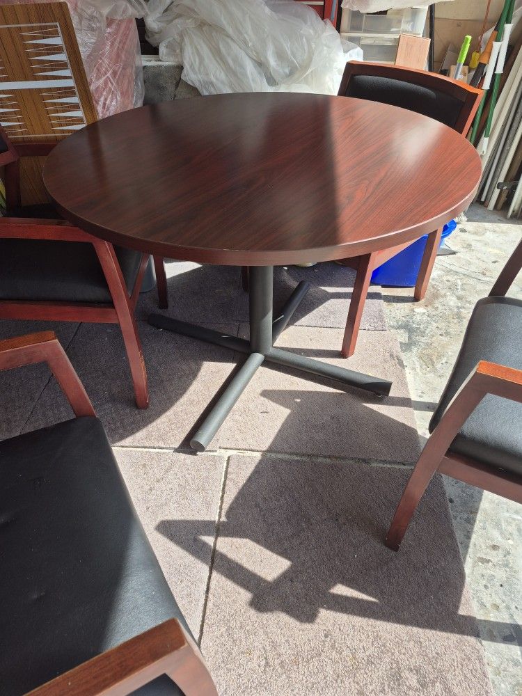 Round Dining Table With 4 Chairs
