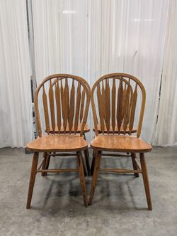 Four Arrowback Windsor Dining Chairs in Wood