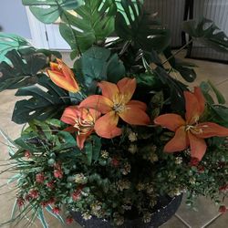 Fake Flowers Big Bunch For Table Top Or For Front Porch Decorations I Have 2 $20 For Both. Or $10 Each 