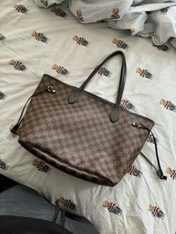 100% Authentic Louis Vuitton Bag. $2800 Retail!!!