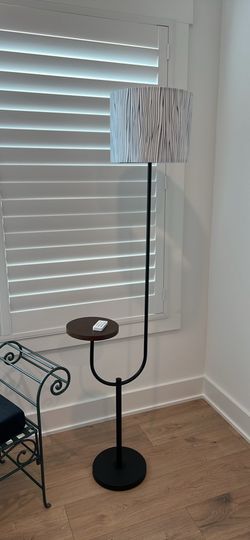 Cordless LED floor lamp