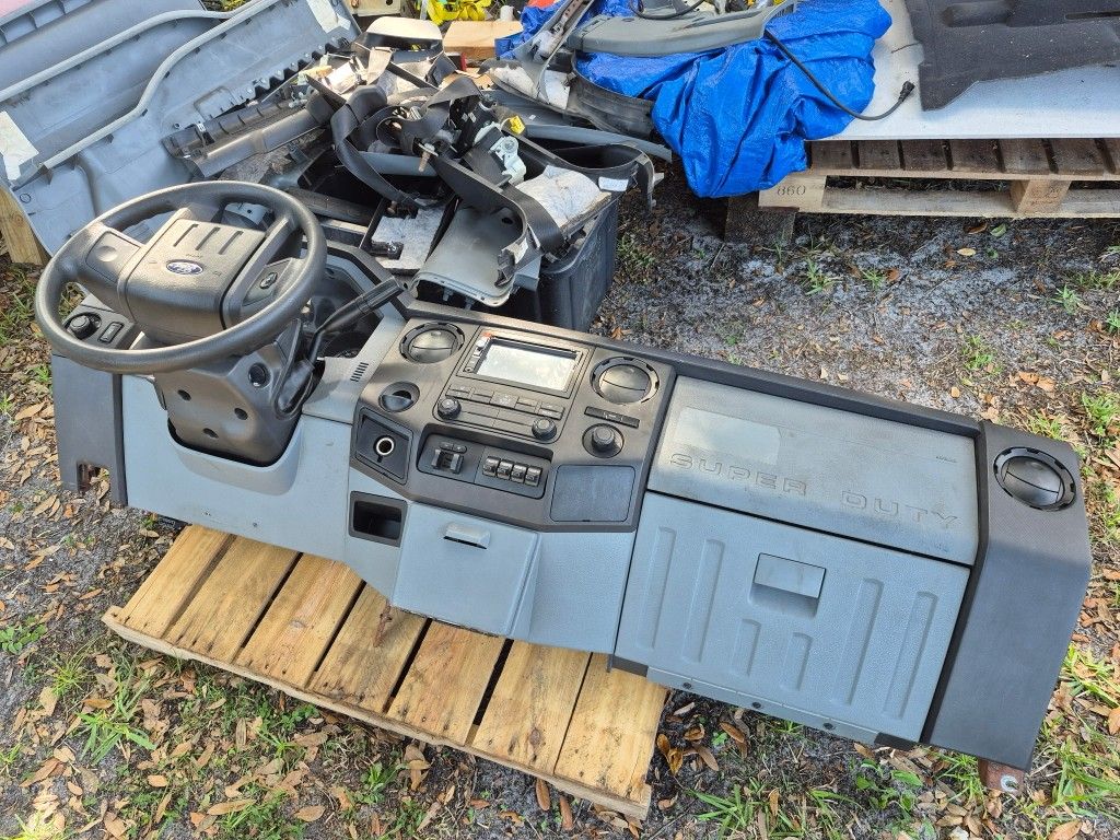 2016 F250 Loaded Dash and door panels