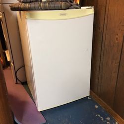 Mini Fridge 