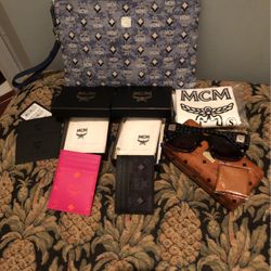 Lot Of Mcm Sign Pouch 2sm Wallets &sunny In A https://offerup.co/faYXKzQFnY?$deeplink_path=/redirect/