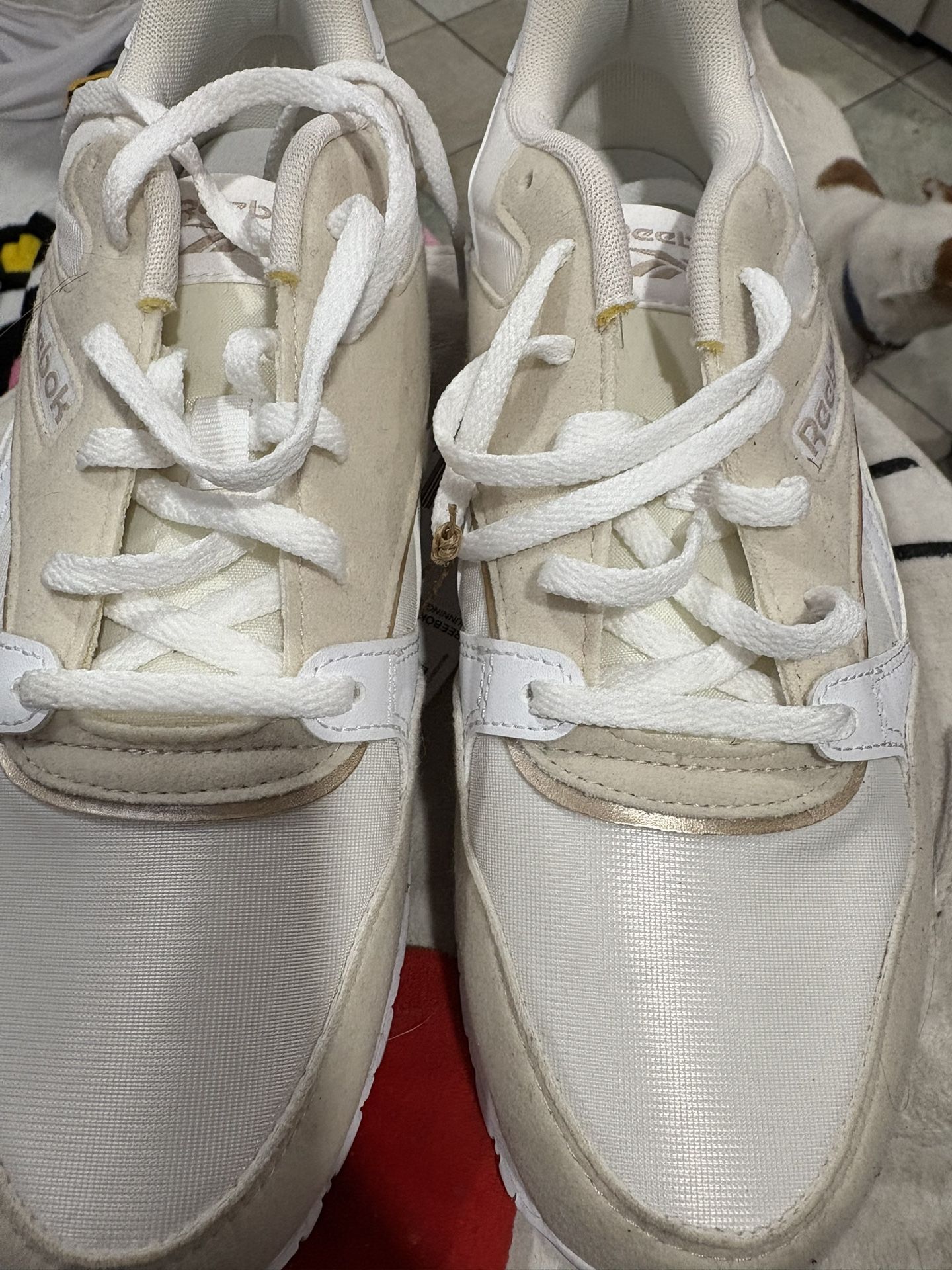 Reebok shoes size 9 In women