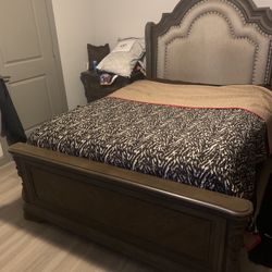 Charmond Bed Set (Ashley Furniture)