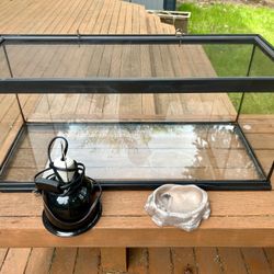Reptile Enclosure w lamp + dish,  (30x12x12 - 20 gal)