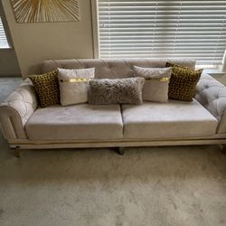 2 Piece Couch Set . 