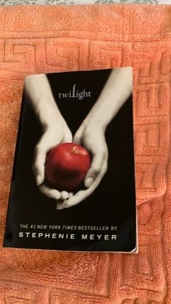 Twilight by stephenie Meyer  ext seller