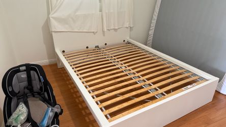 QUEEN SIZE BED FRAME