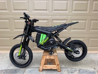 RAWRR Mantis Mini R Emoto