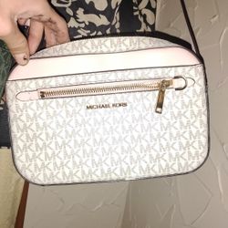 Pink And White Michael Kors Purse.. Green Michael Kors Purse ..Real.. Clean