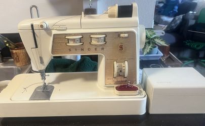 Singer Sewing Machine With Cover