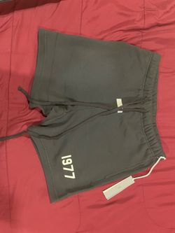 1977 essentials shorts