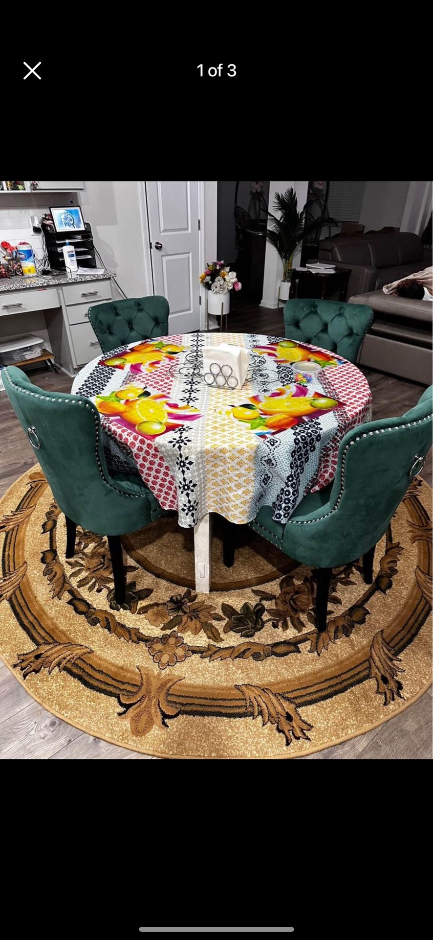 Dining Table With 4 Chairs and Carpet 
