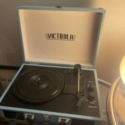 Victoria Suitcase Record Player 