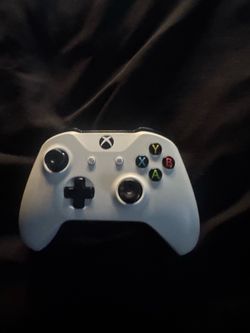 White Xbox controller