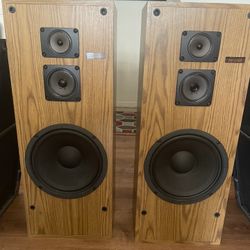 Vintage Sony ss-u307  3 way floor- standing tower speaker 