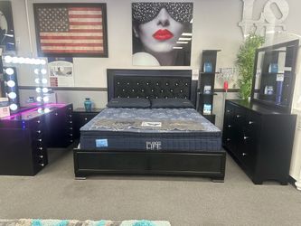 Black Bedroom Set with Tufted Headboard