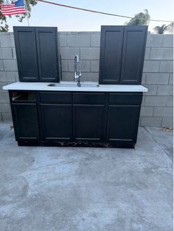 Kitchen cabinets -PENDING pick up