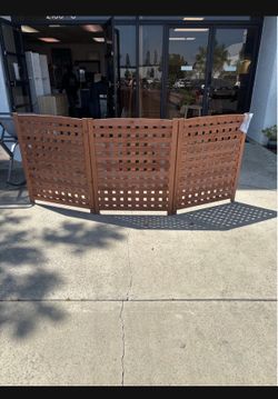 New 3 Panel Fence Screen Fence. Good for AC unit, Trash Can, Pool Equipment, Fallen Leaves. (Minor Detail). Brown